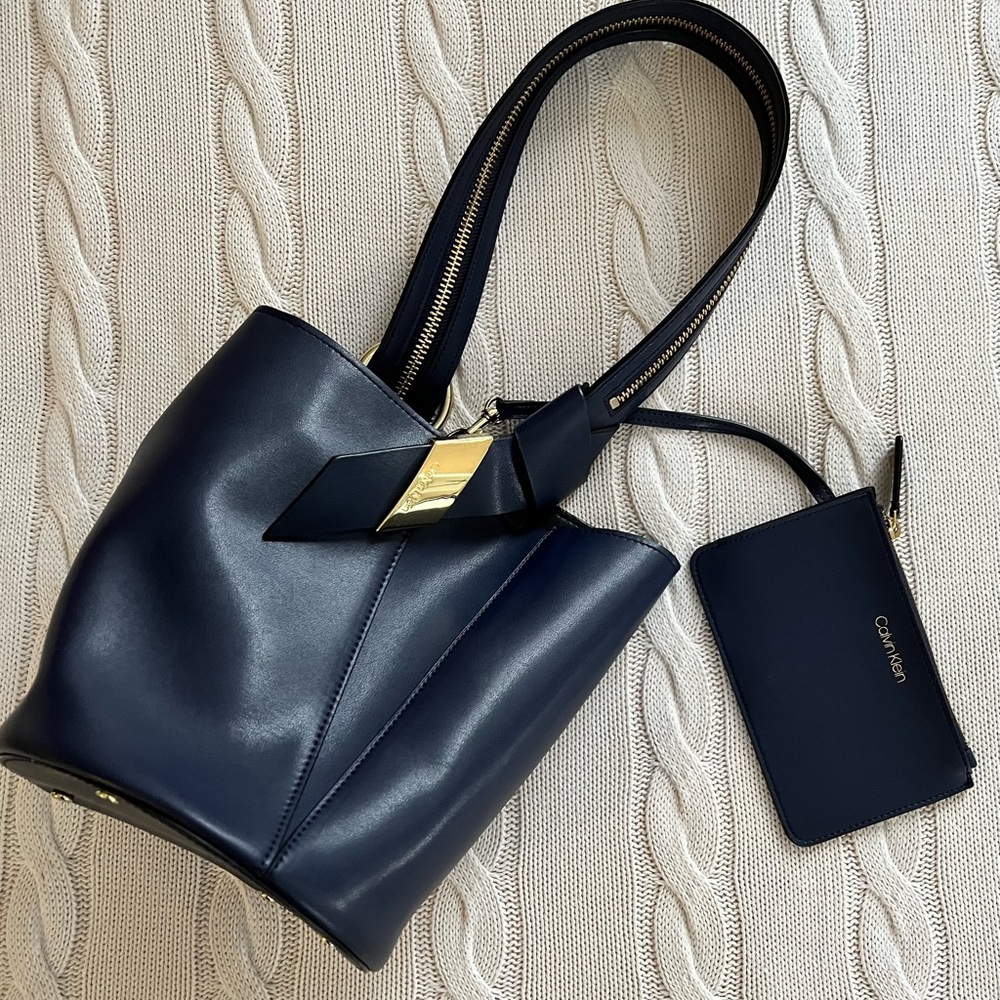 Calvin Klein Kaslyn Convertible Shoulder / Backpack